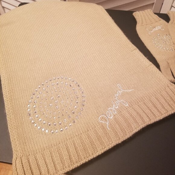 Glove and scarf set - Picture 2 of 5